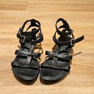 Born sandals